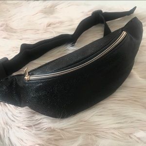 Black fanny pack!